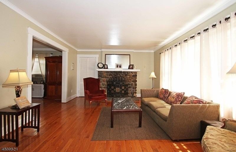 112 Sunset Ave - Photo 3 of 20