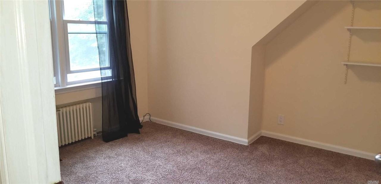 297 N Syracuse Ave - Photo 3 of 4