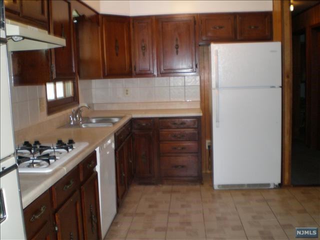 175 Livingston St - Photo 2 of 19