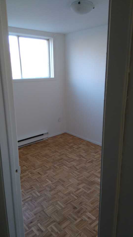 27 Rue Guévremont - Photo 3 of 9