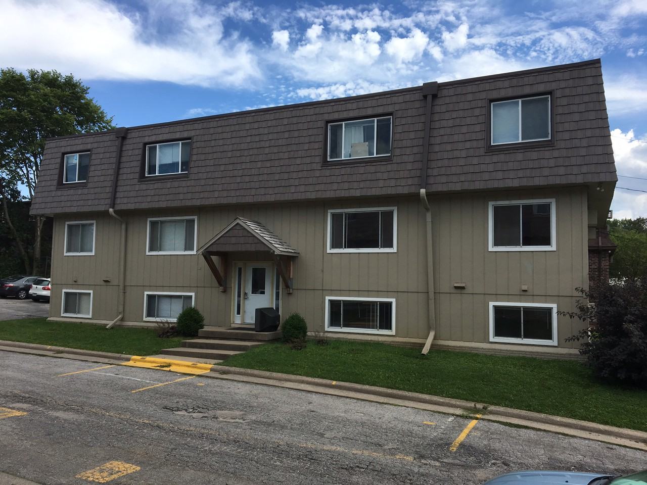 618 South Van Buren Street 2, Iowa City, IA 52240 1 Bedroom Apartment