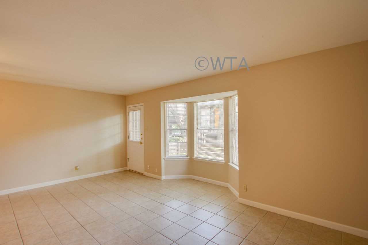 3031 Eisenhauer Road - Photo 3 of 13