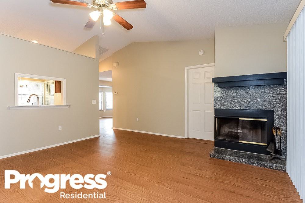 8110 Hathaway Dr - Photo 3 of 15