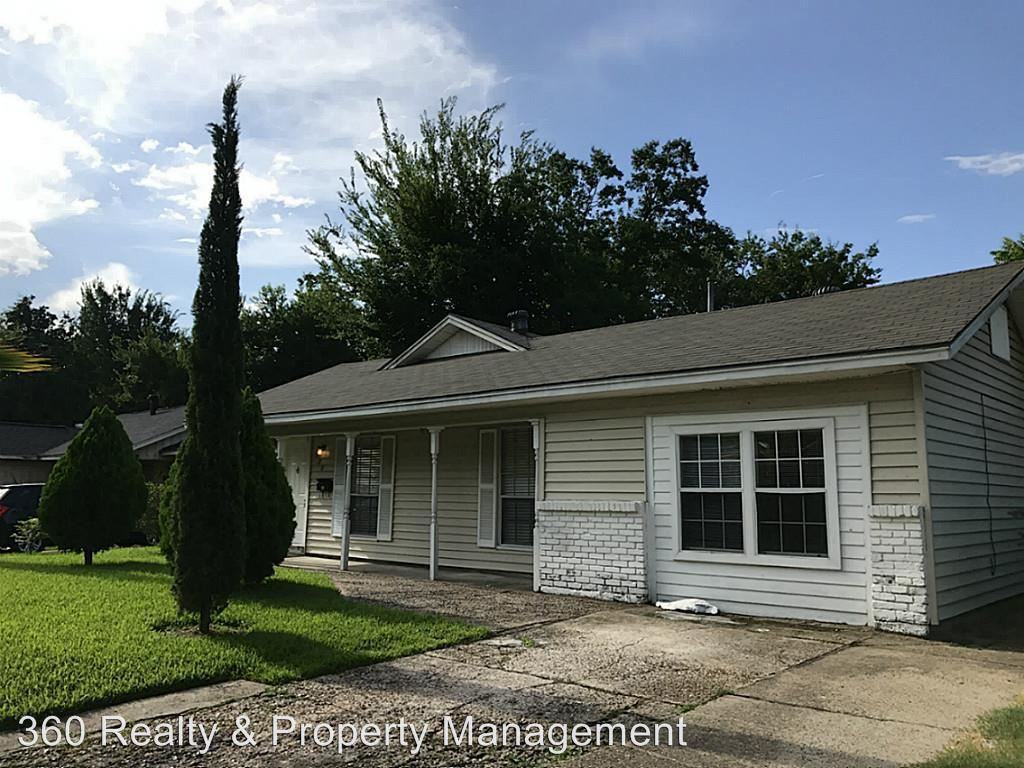 526 Roper St - Photo 2 of 12