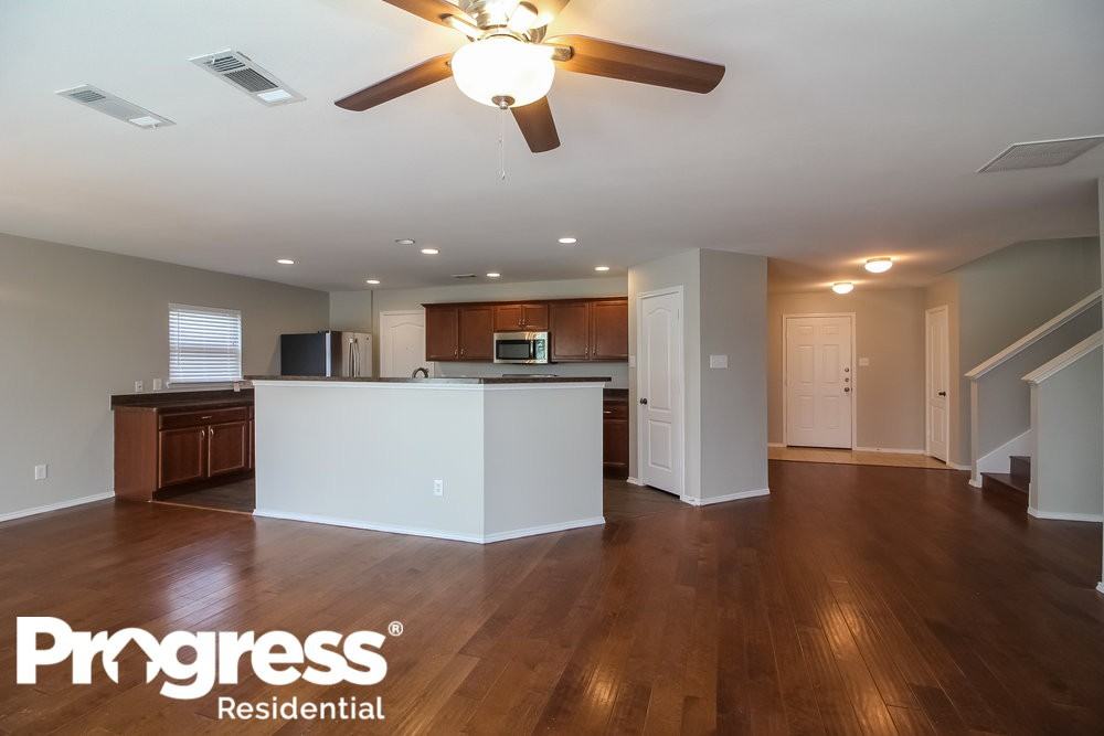1454 Waldrop Dr - Photo 3 of 15