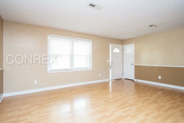 128 Tres Dr - Photo 3 of 8