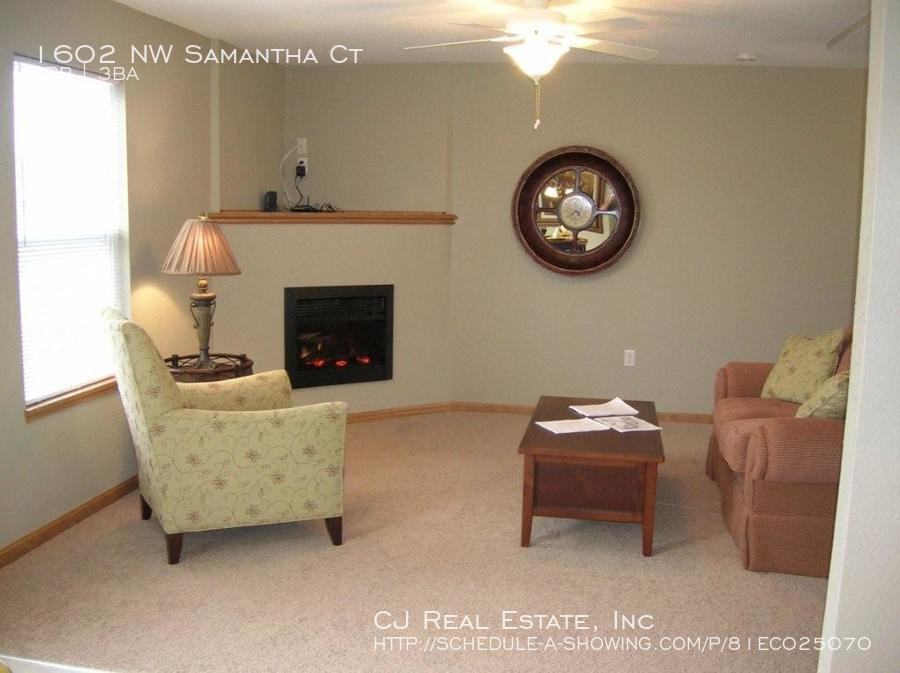 1602 NW Samantha Ct - Photo 3 of 9