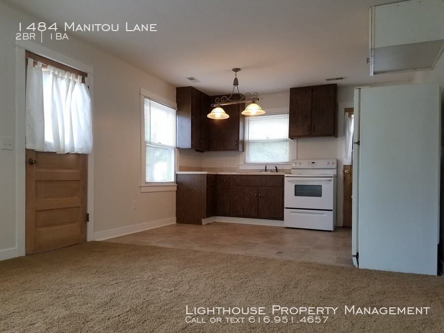 1484 Manitou Ln - Photo 3 of 11