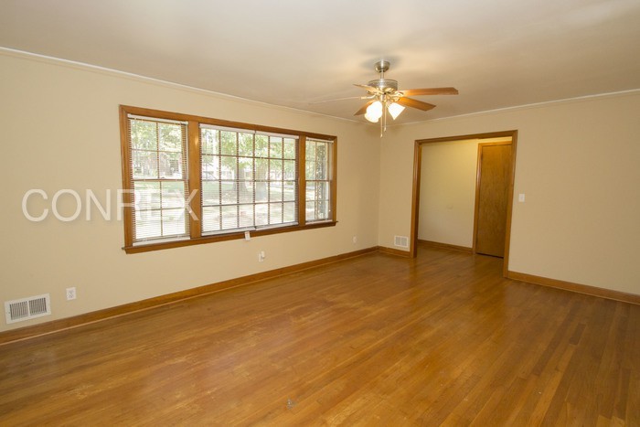 1532 Romain Dr - Photo 3 of 8