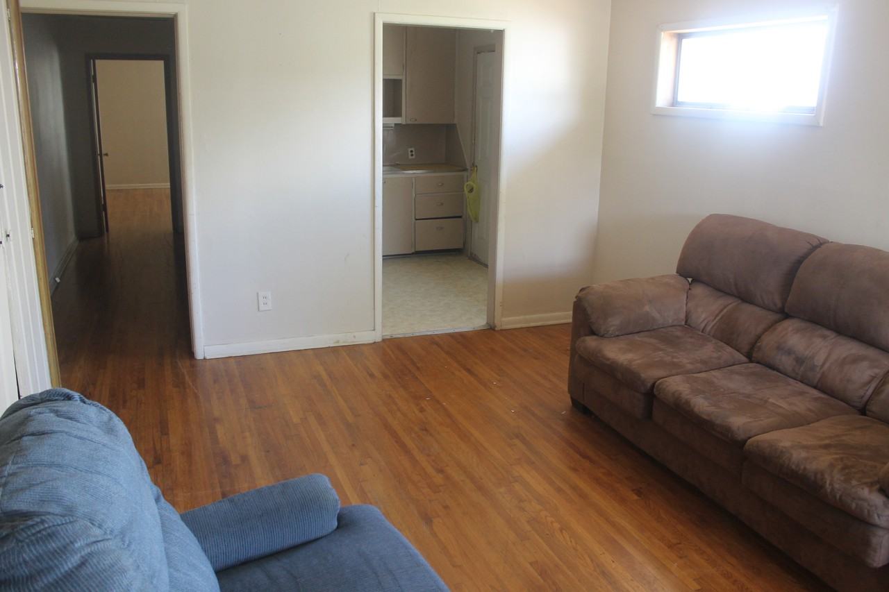 1218 North D Street - Photo 2 of 8