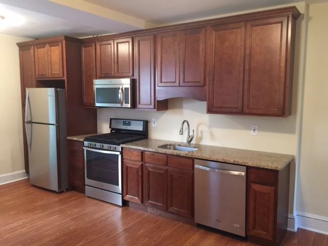 947 Sargent Avenue - Photo 3 of 16