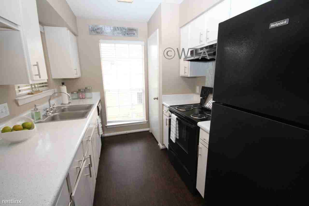 Jollyville Road and Oak Knoll Apartments in Northwest Austin