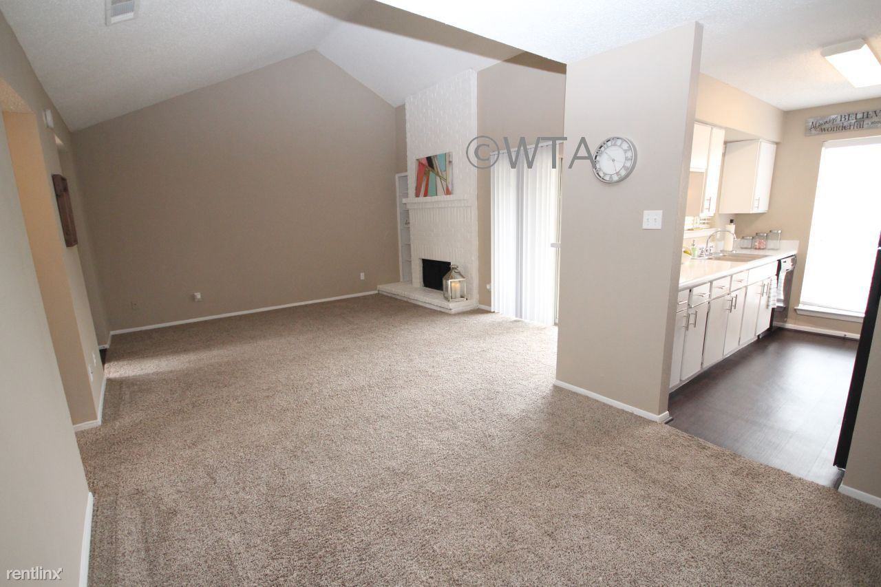 Jollyville Road and Oak Knoll Apartments in Northwest Austin