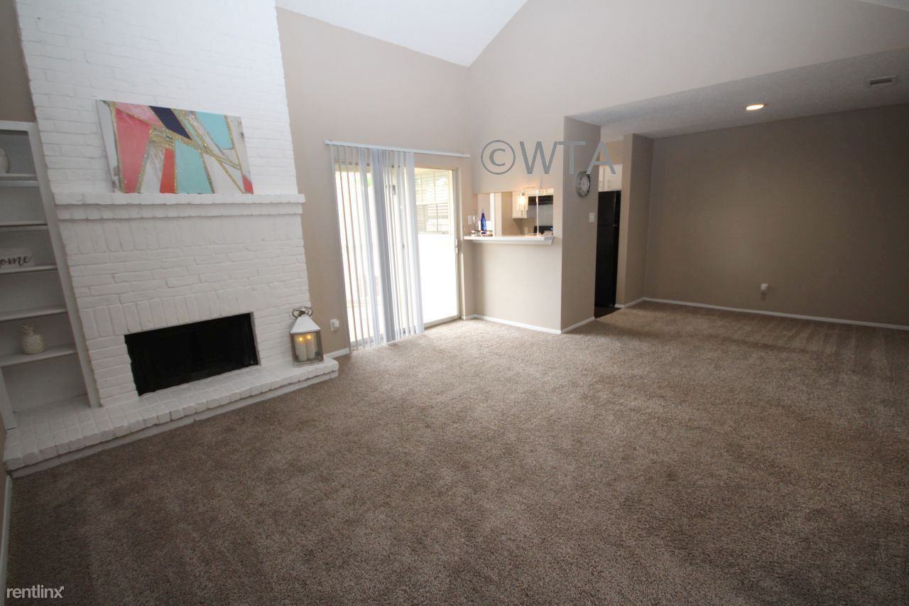 Jollyville Road and Oak Knoll Apartments in Northwest Austin