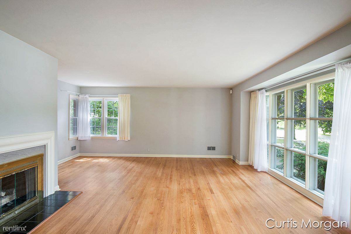 1520 Sherwood Ave SE - Photo 3 of 10