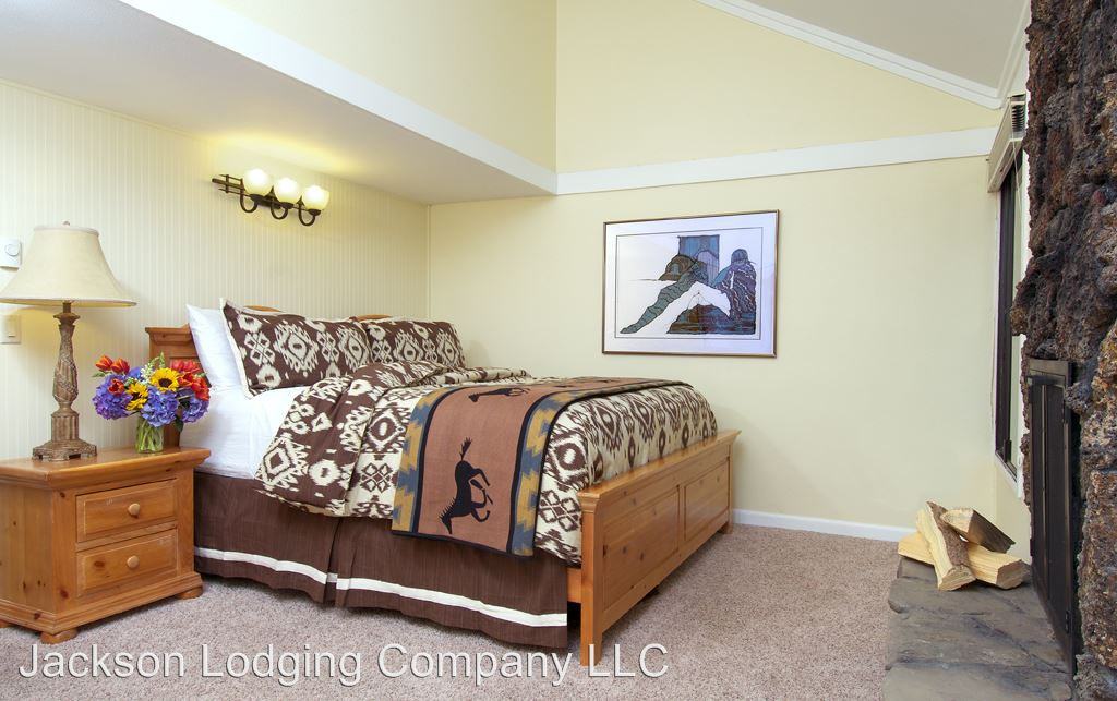 470 Sagebrush Dr - Photo 2 of 9