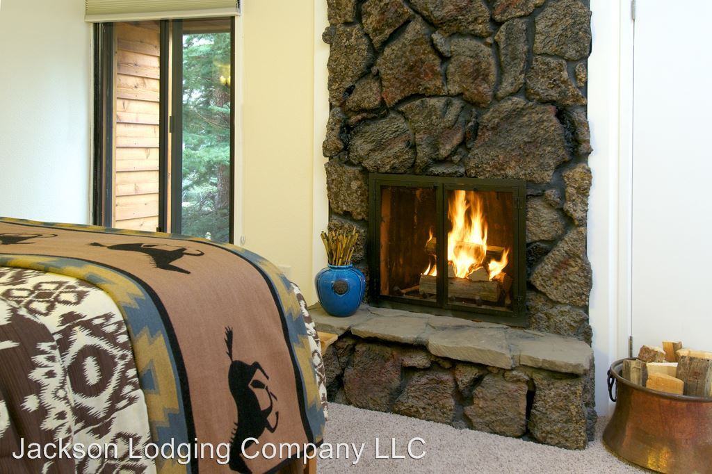 470 Sagebrush Dr - Photo 3 of 9