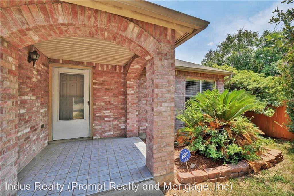 1005 Howell Terrace Pl - Photo 2 of 22