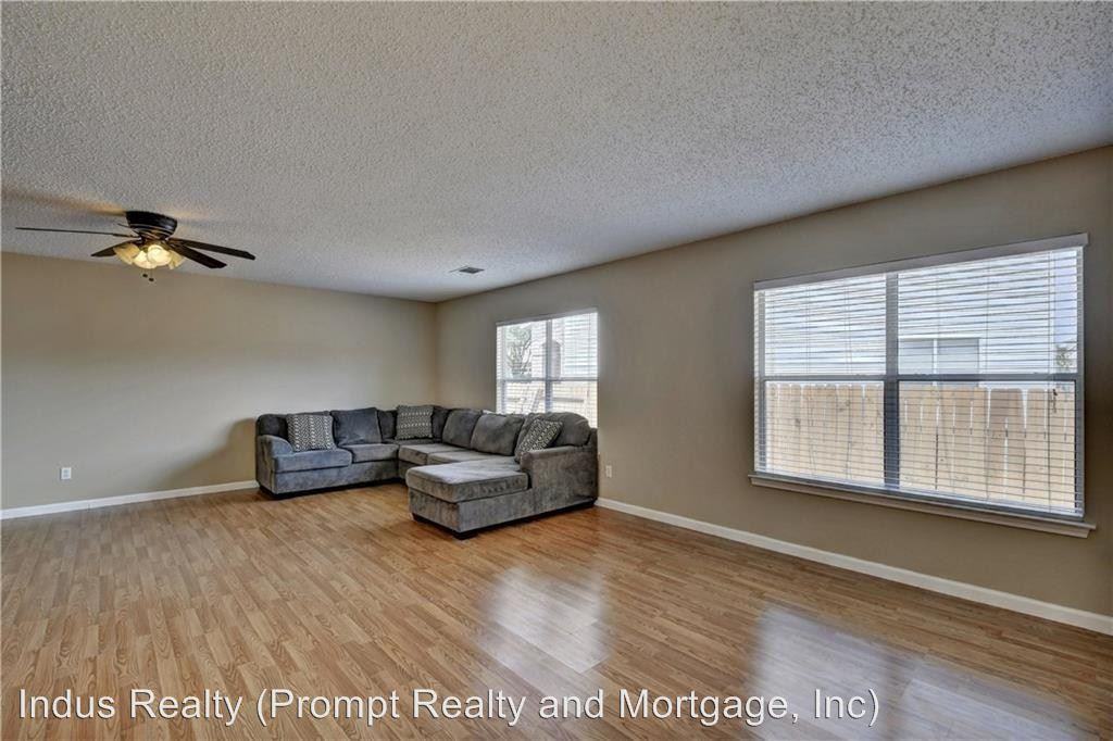 1005 Howell Terrace Pl - Photo 3 of 22