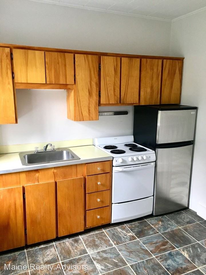 140 Pine St - Photo 3 of 14