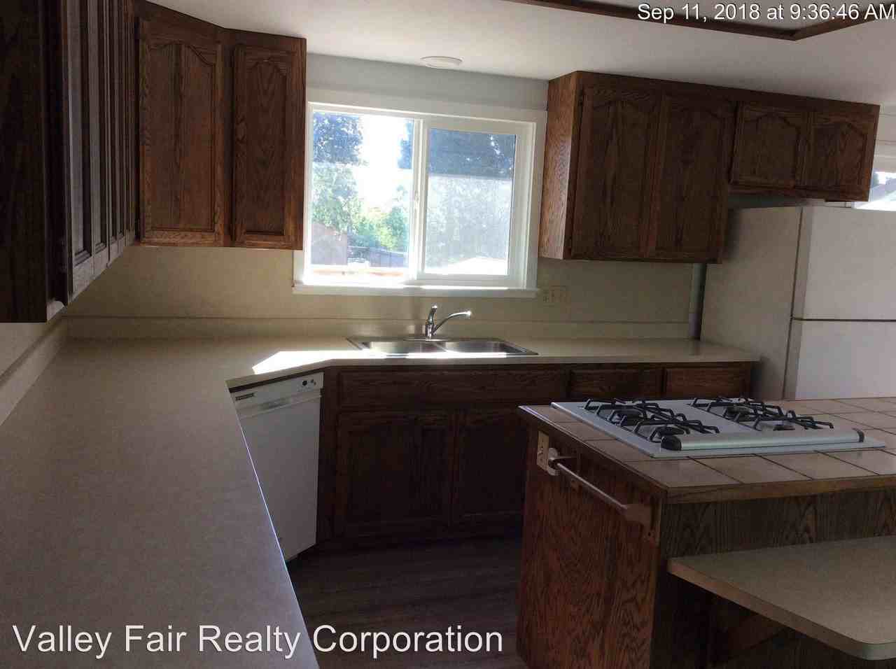 2423 Mulberry St - Photo 2 of 4