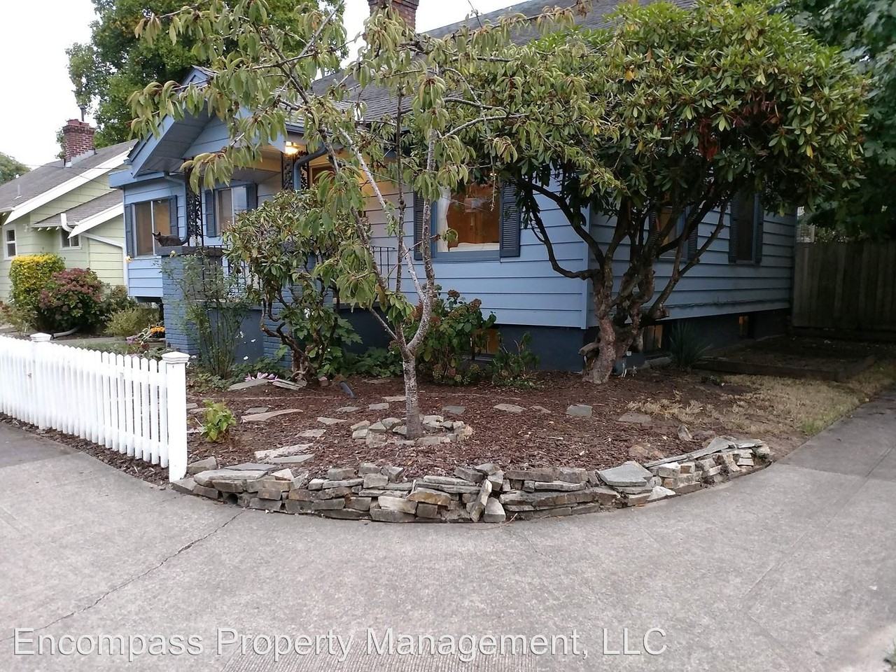 2104 SE Reedway St - Photo 2 of 13