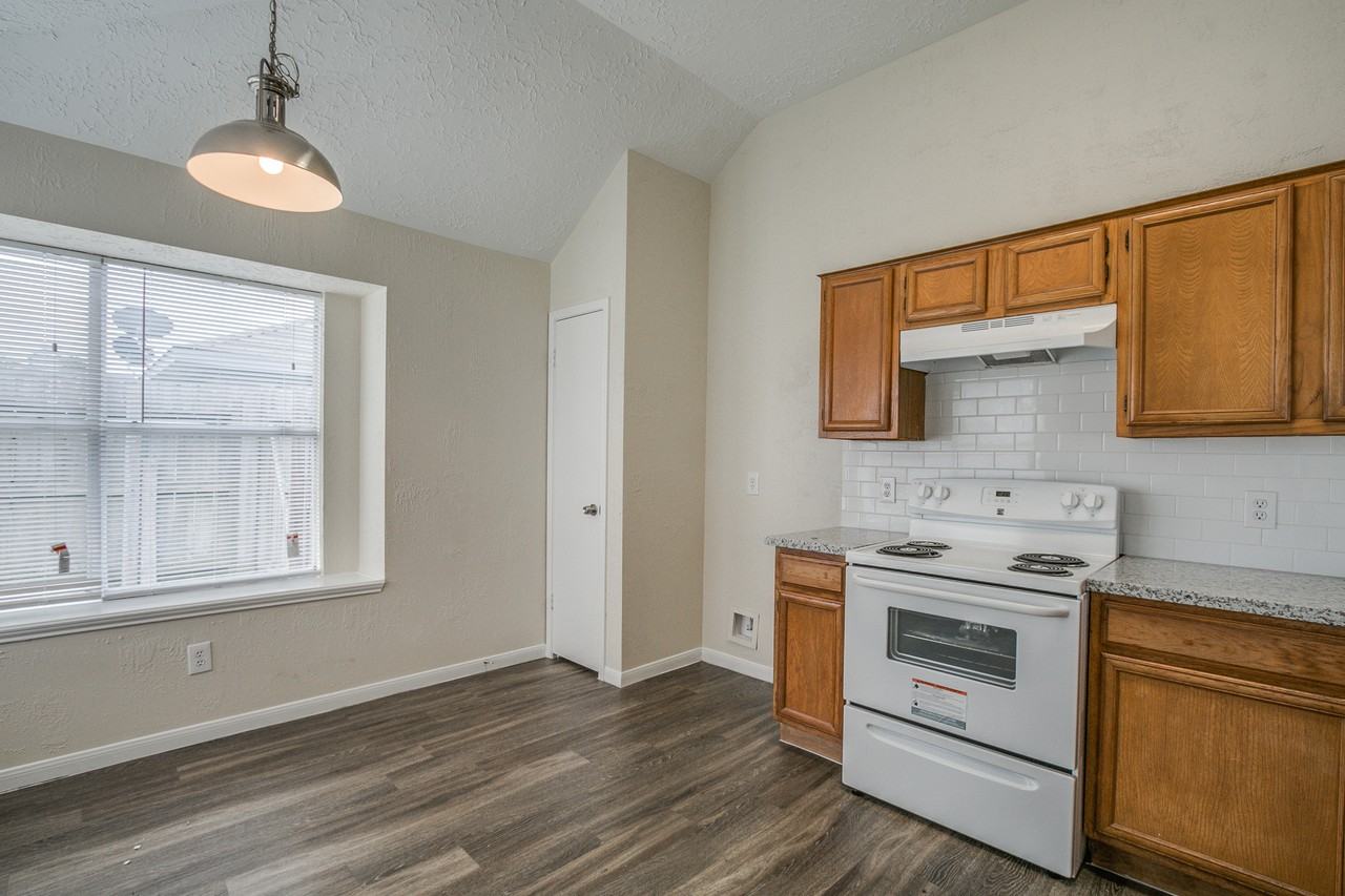 16885 Blue Jay St - Photo 2 of 13