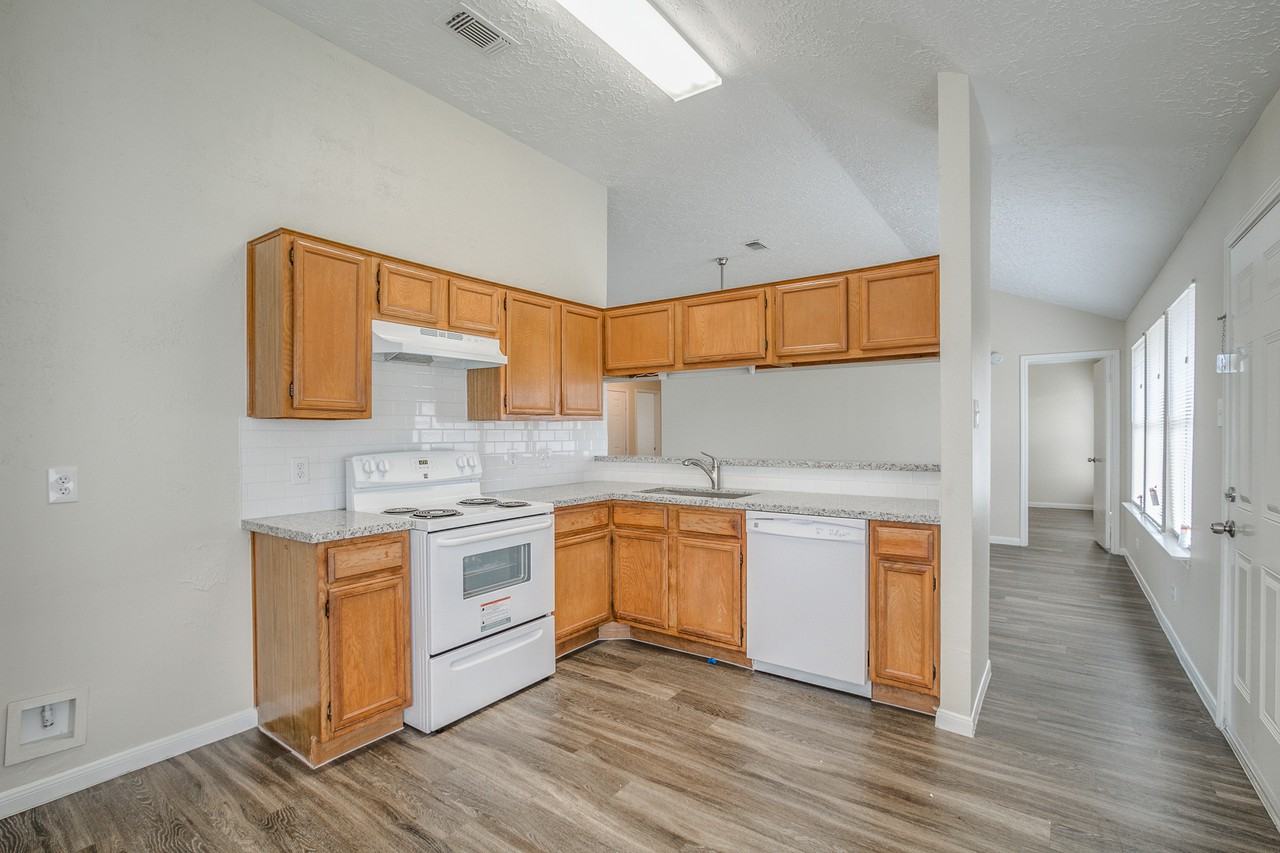 16885 Blue Jay St - Photo 3 of 13