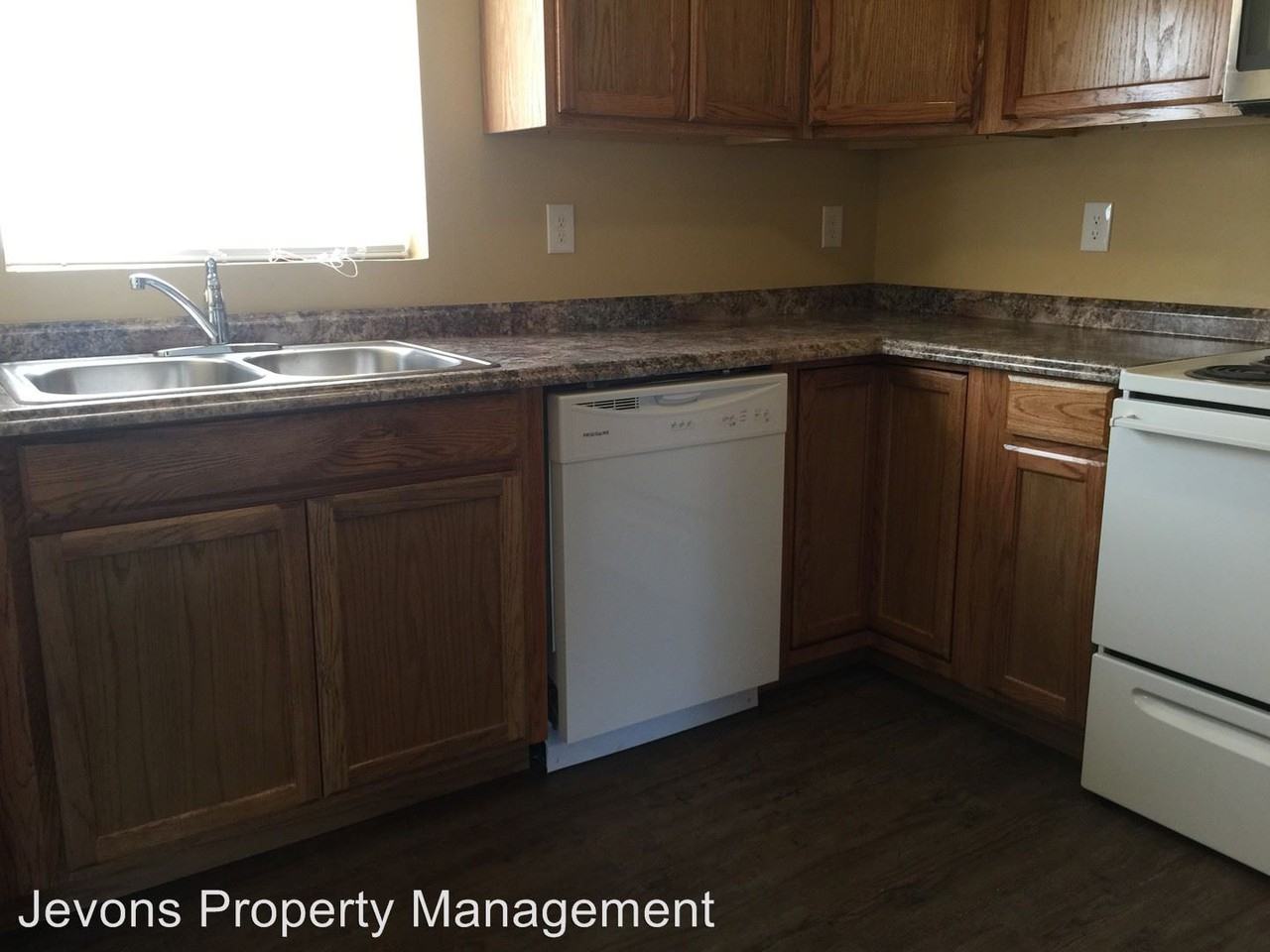 1215 Arkansas Ave - Photo 3 of 32