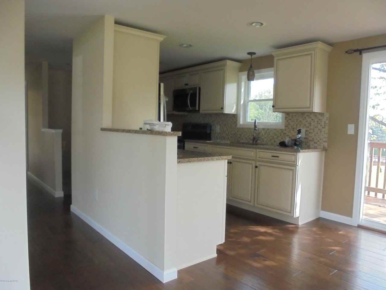 1111 Centre St - Photo 3 of 9