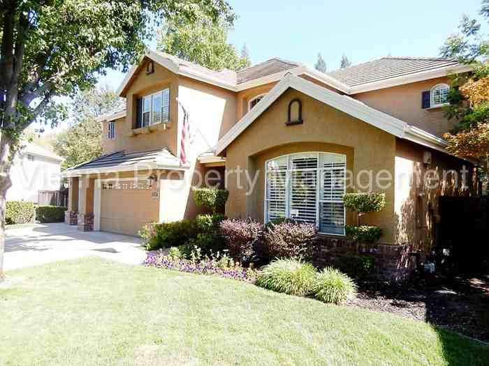 590 Daggett Ct - Photo 3 of 41