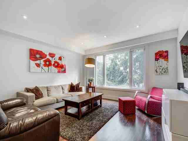 65 Castlefield Avenue - Photo 3 of 20