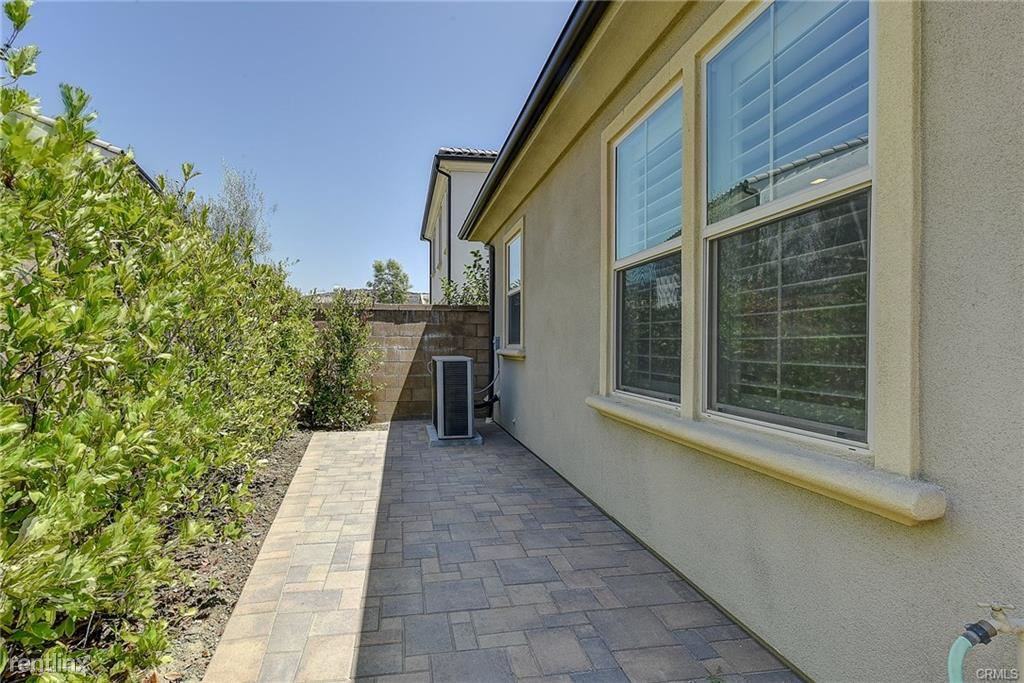 202 Desert Bloom - Photo 2 of 21