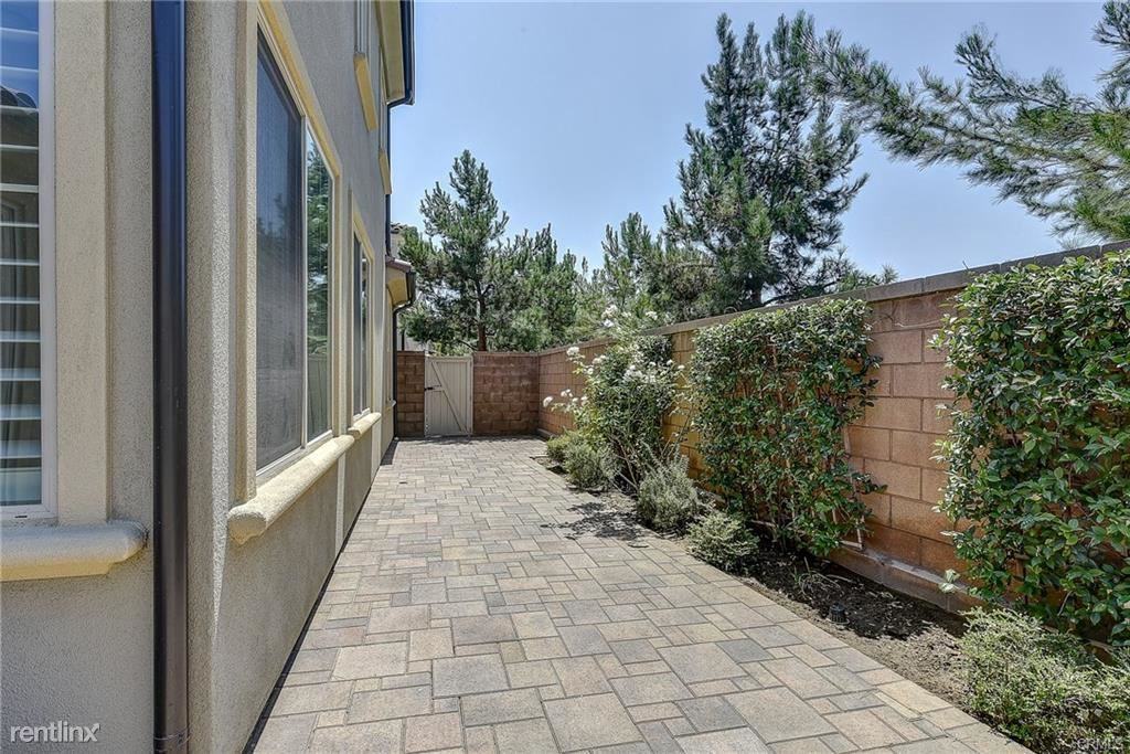 202 Desert Bloom - Photo 3 of 21