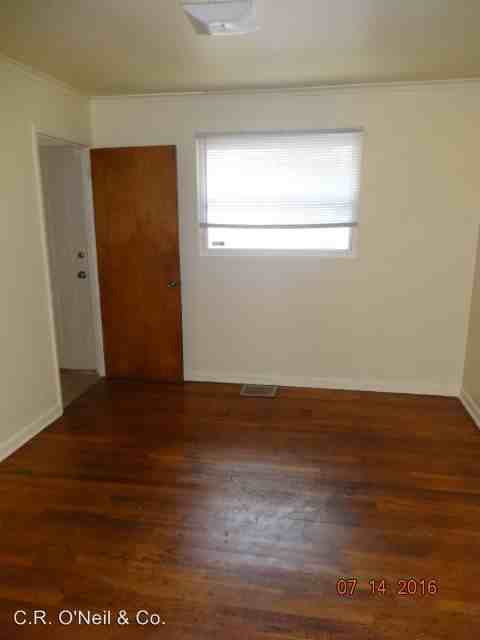 2775 Grasmere Ave - Photo 2 of 9