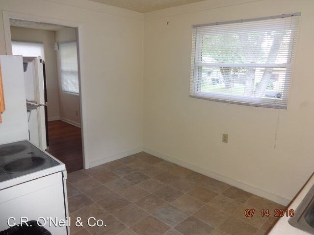 2775 Grasmere Ave - Photo 3 of 9