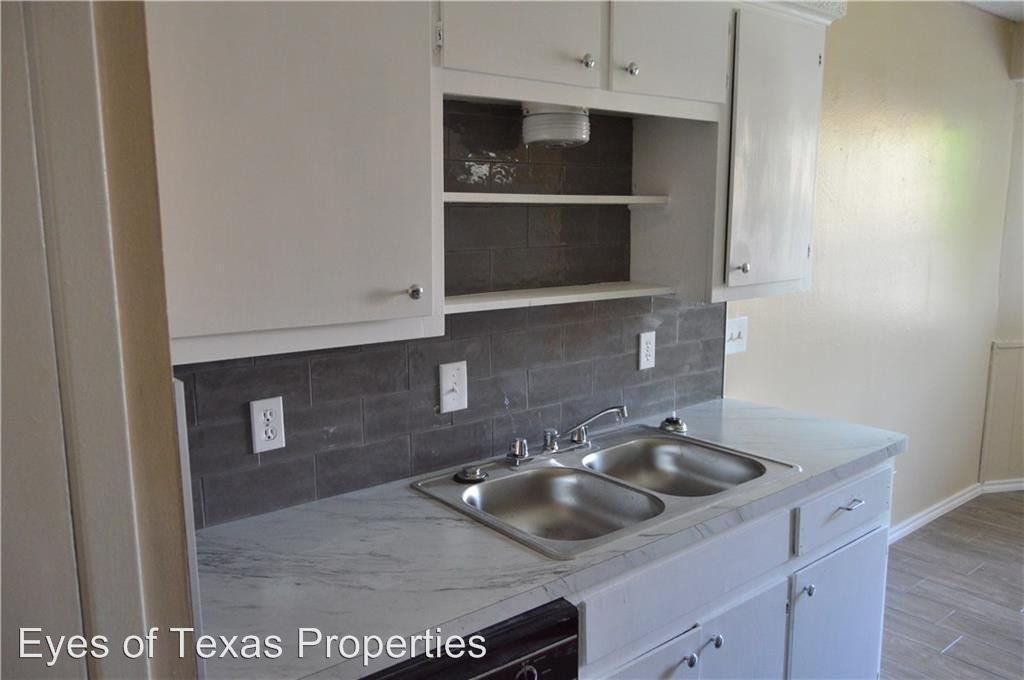 908 Kirschner Pl - Photo 2 of 24