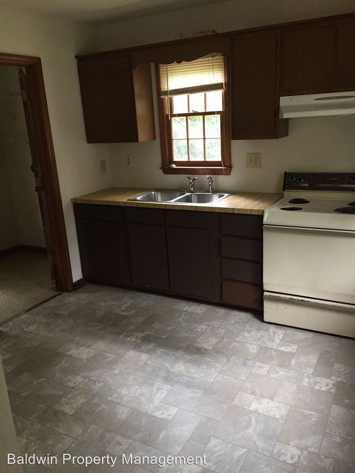 272 Hedgecock Ave - Photo 3 of 7