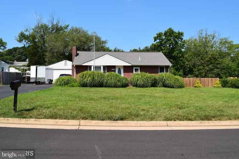 5834 Pratt St - Photo 2 of 28
