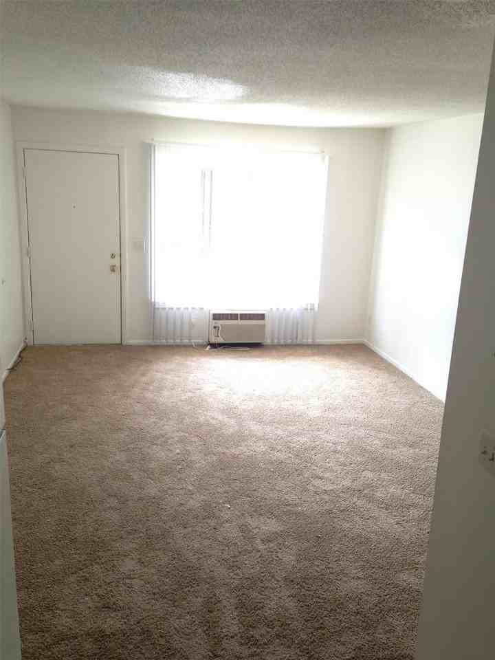 19131 Lahser Rd - Photo 3 of 5