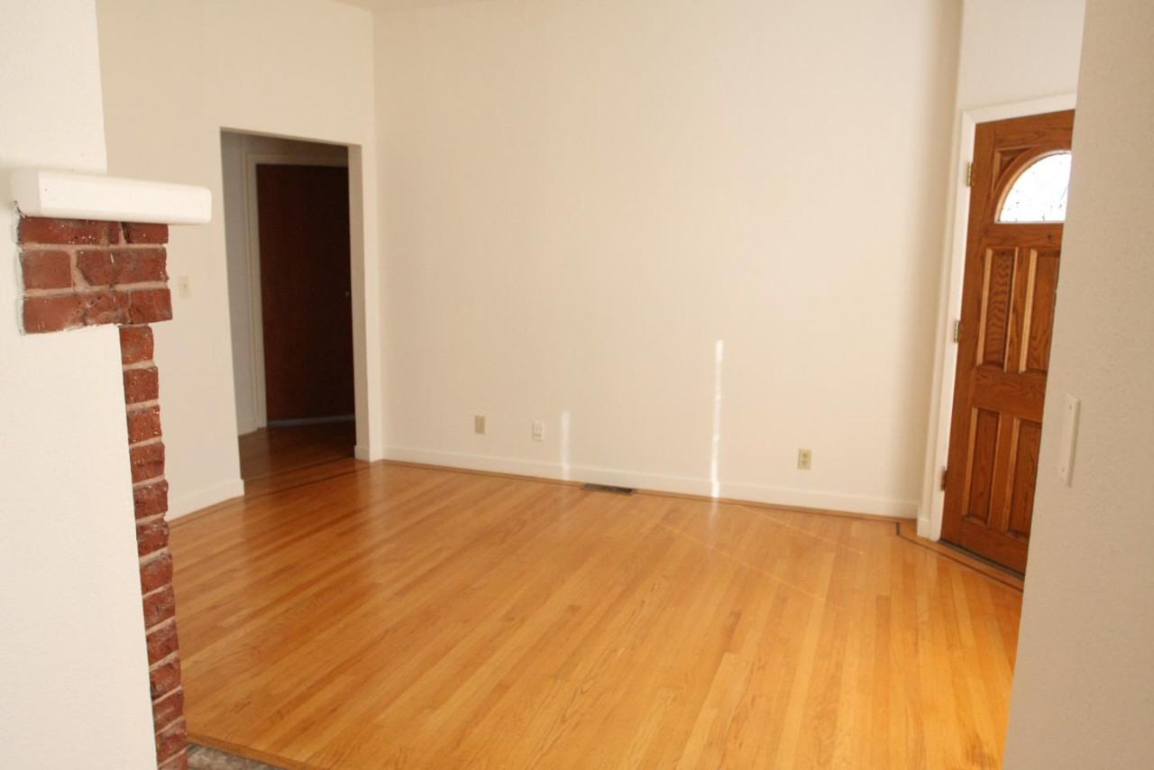 917 Cypress Ave - Photo 3 of 9