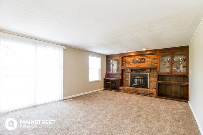 12013 Rock Spring Dr - Photo 2 of 15