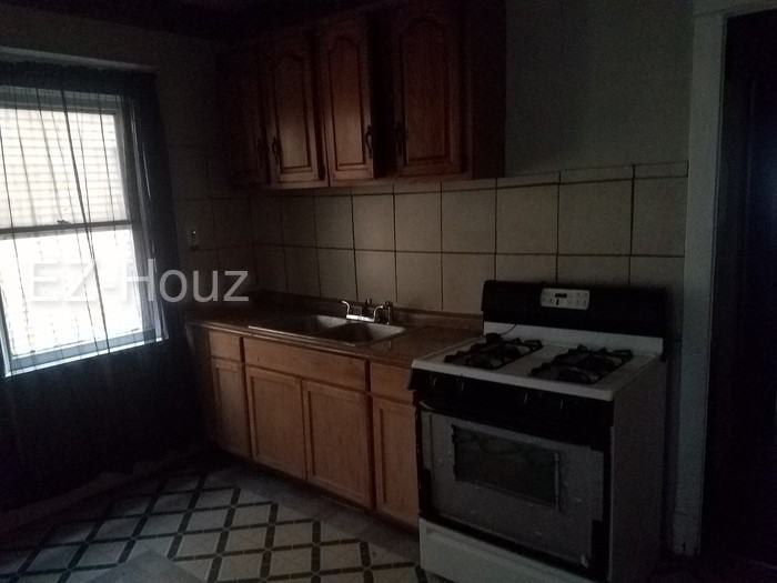 458 Woodlawn Ave - Photo 3 of 4