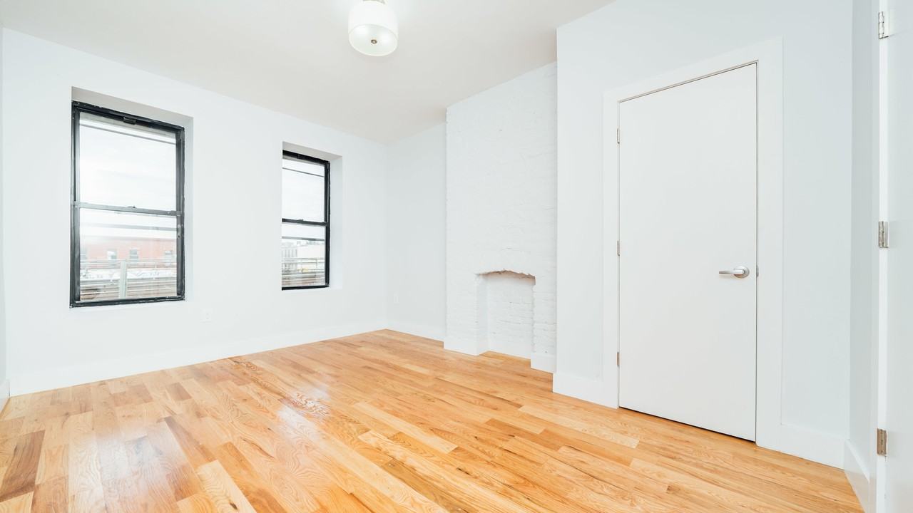 Broadway & Ellery St #3L3L