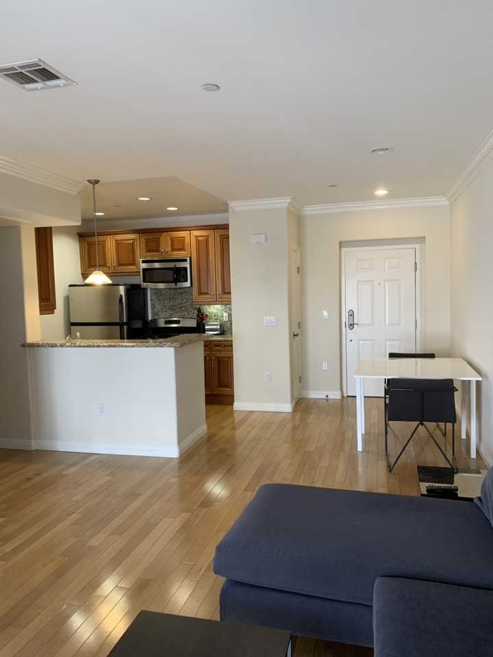 320 N Oakhurst Dr - Photo 2 of 10