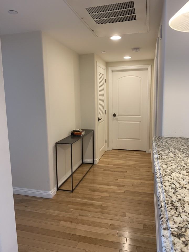 320 N Oakhurst Dr - Photo 3 of 10