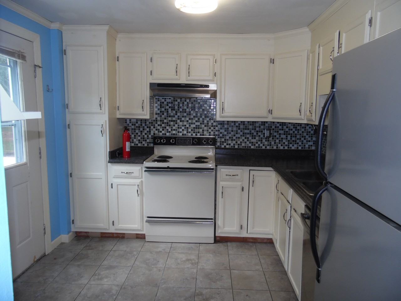 400 E Randolph Ave - Photo 3 of 15