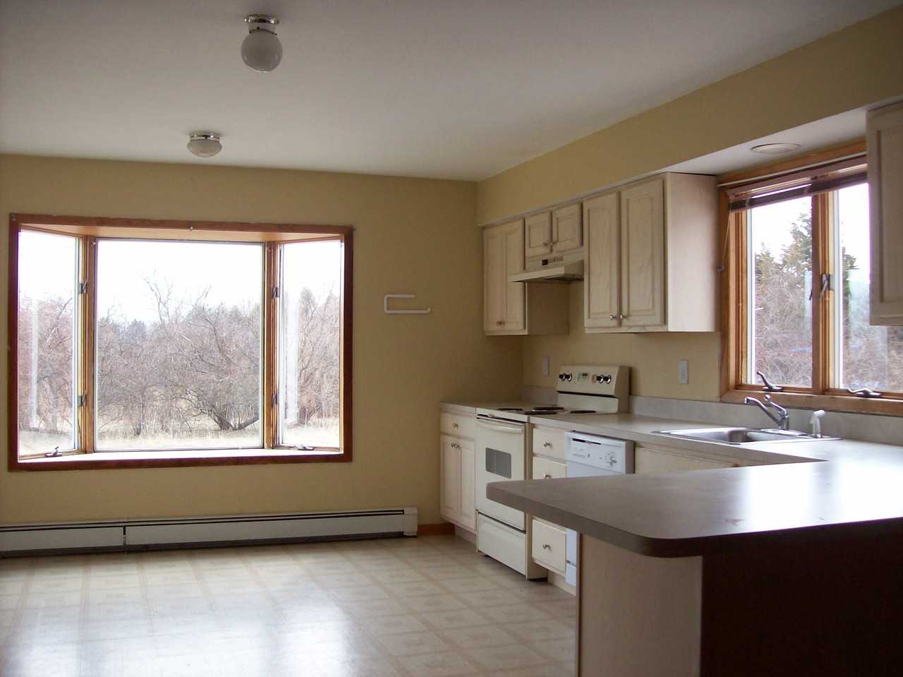 885 Old Farm Rd - Photo 2 of 8