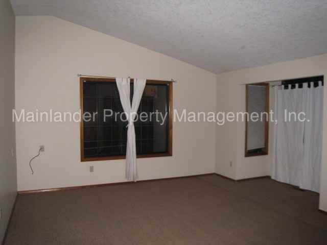 4526 SW Wood Pkwy - Photo 3 of 8