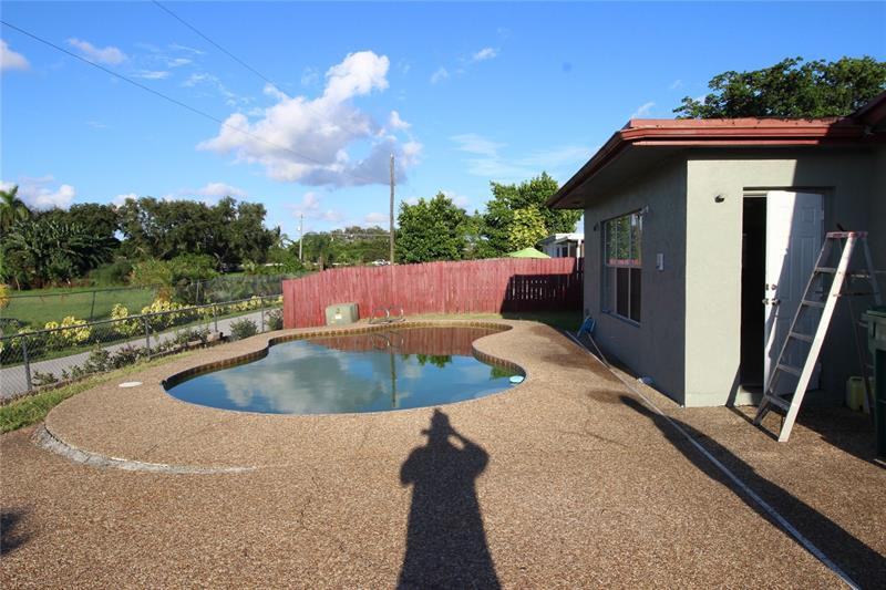 10131 Southwest 50th Street - Photo 2 of 13